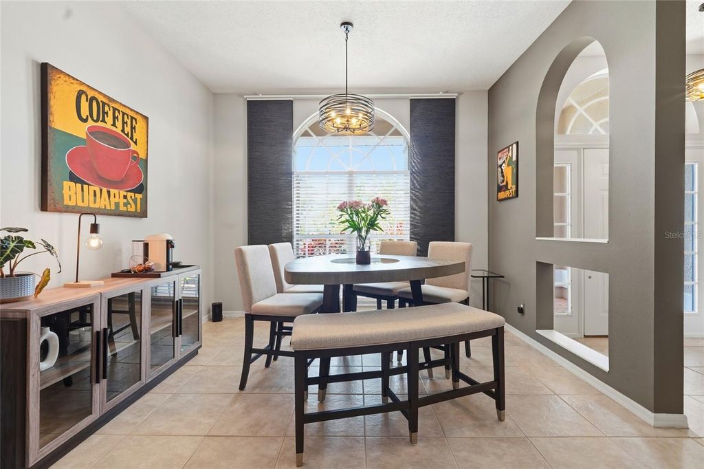 Image 12 of property listing at 6130 55TH AVENUE CIRCLE E, Bradenton, FL 34203