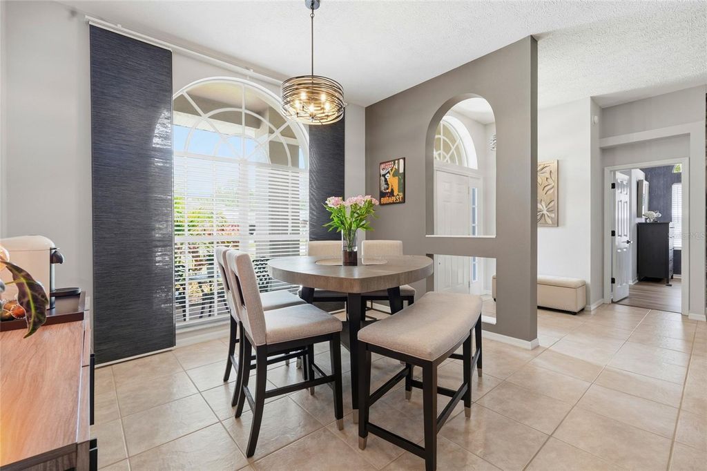 Image 13 of property listing at 6130 55TH AVENUE CIRCLE E, Bradenton, FL 34203