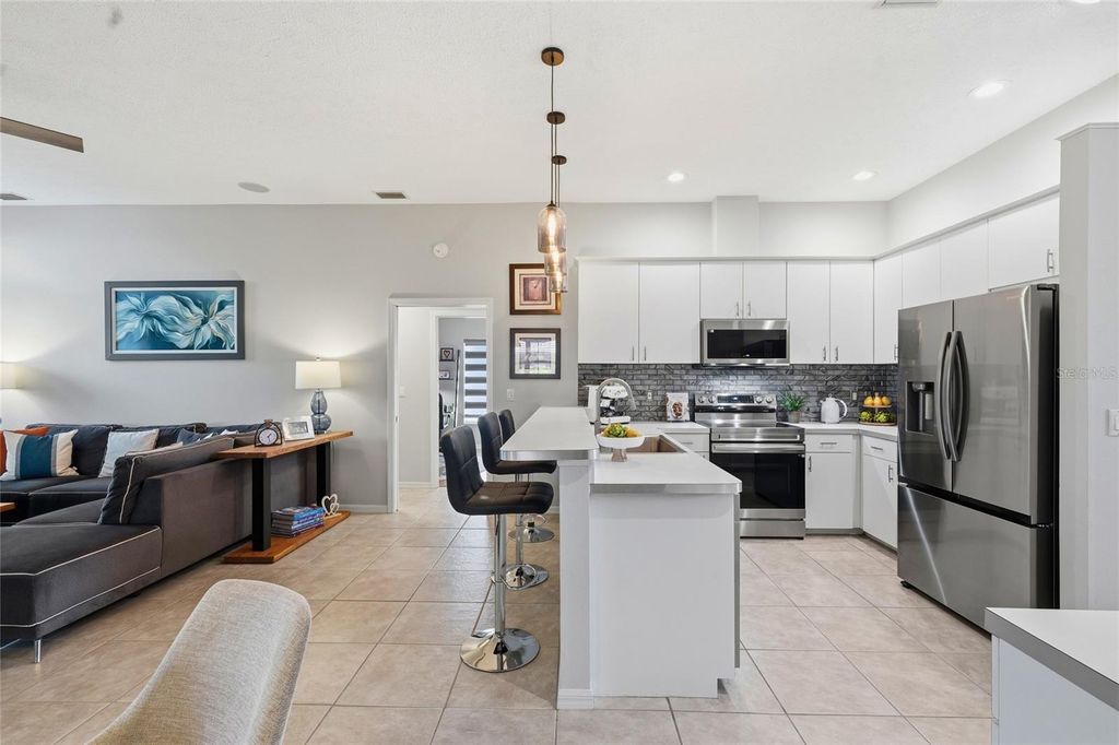 Image 17 of property listing at 6130 55TH AVENUE CIRCLE E, Bradenton, FL 34203