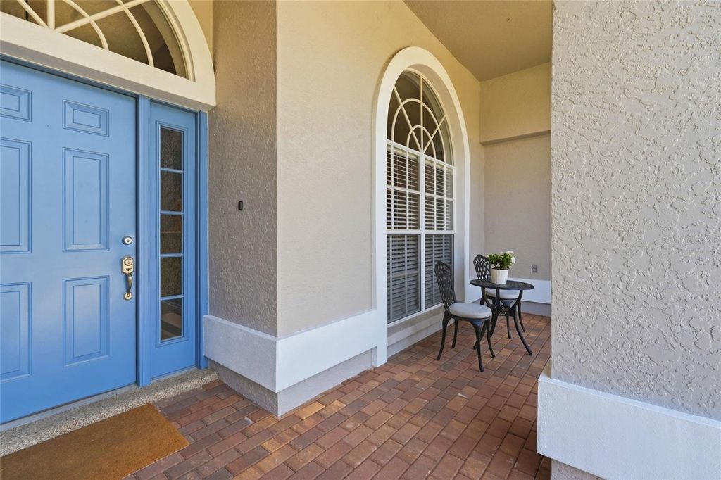 Image 4 of property listing at 6130 55TH AVENUE CIRCLE E, Bradenton, FL 34203