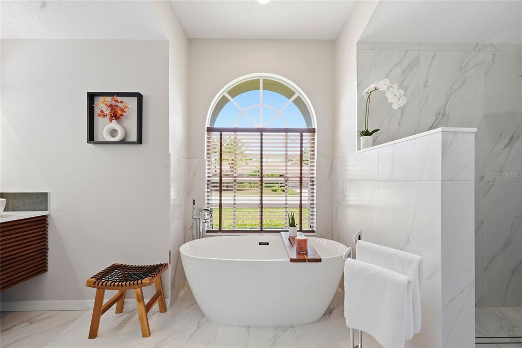 Image 32 of property listing at 6130 55TH AVENUE CIRCLE E, Bradenton, FL 34203