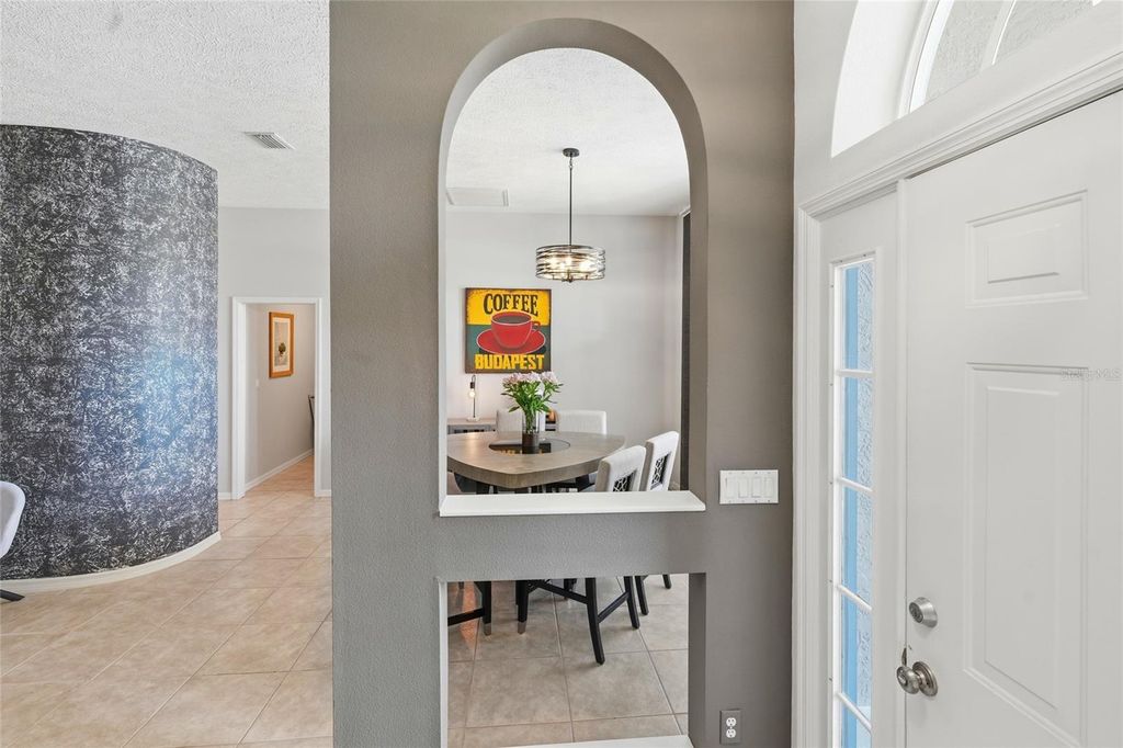Image 6 of property listing at 6130 55TH AVENUE CIRCLE E, Bradenton, FL 34203