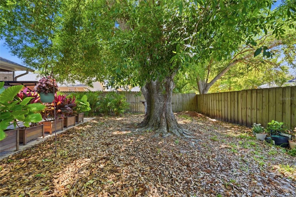 Image 58 of property listing at 6130 55TH AVENUE CIRCLE E, Bradenton, FL 34203