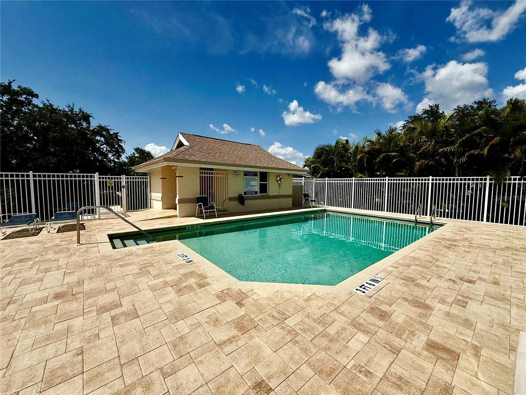 Image 60 of property listing at 6130 55TH AVENUE CIRCLE E, Bradenton, FL 34203