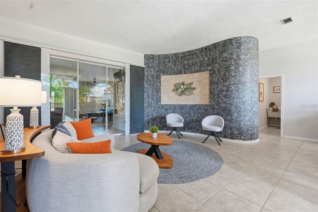 Image 8 of property listing at 6130 55TH AVENUE CIRCLE E, Bradenton, FL 34203