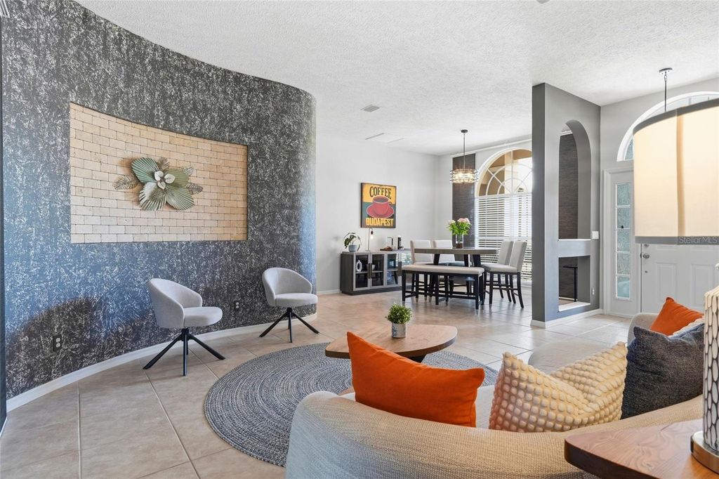 Image 10 of property listing at 6130 55TH AVENUE CIRCLE E, Bradenton, FL 34203