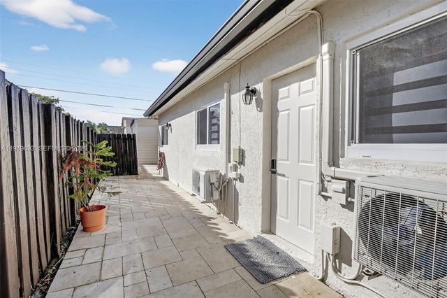 730 N 72nd Way, Hollywood, FL 33024