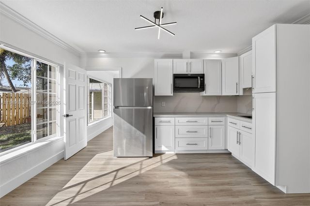 730 N 72nd Way, Hollywood, FL 33024