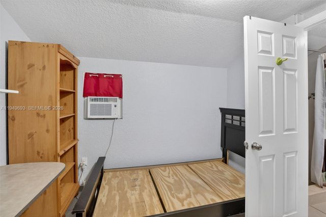 730 N 72nd Way, Hollywood, FL 33024