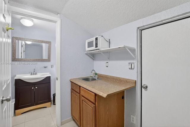 730 N 72nd Way, Hollywood, FL 33024