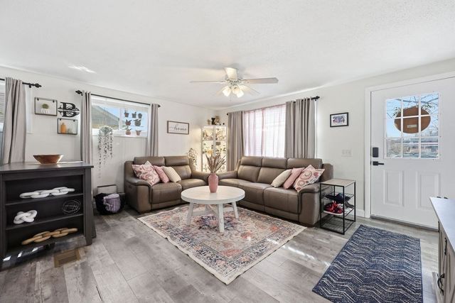 191 Monrovia St, Springfield, MA 01104