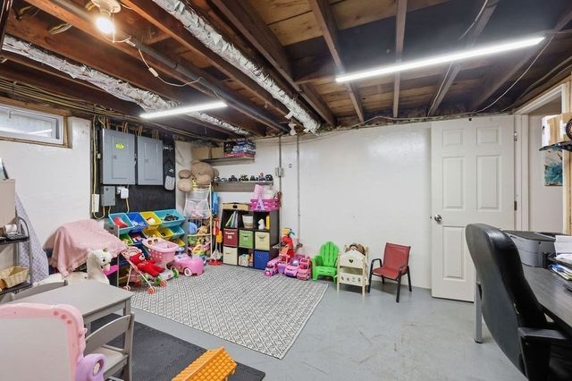 191 Monrovia St, Springfield, MA 01104