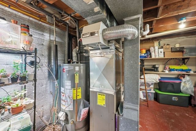 191 Monrovia St, Springfield, MA 01104