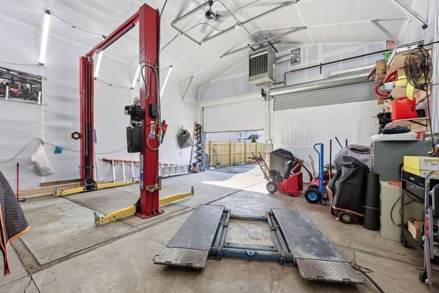 191 Monrovia St, Springfield, MA 01104