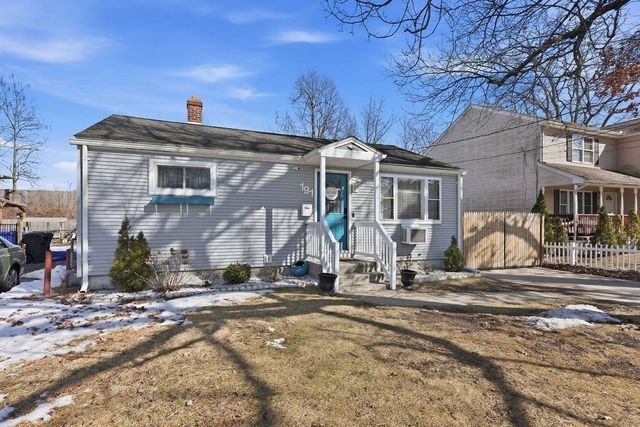 191 Monrovia St, Springfield, MA 01104
