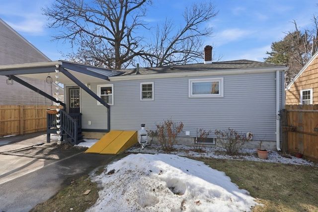 191 Monrovia St, Springfield, MA 01104