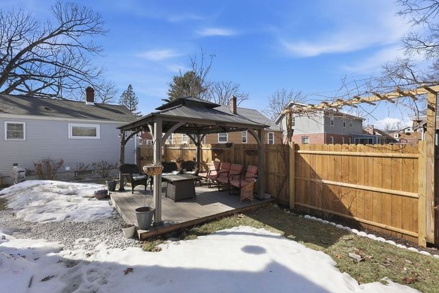 191 Monrovia St, Springfield, MA 01104