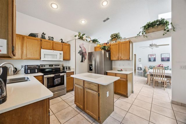 2948 PEMBRIDGE STREET, Kissimmee, FL 34747