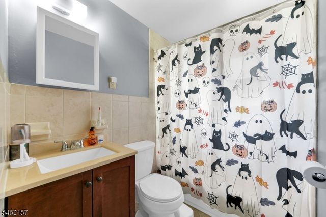 33 E 7Th St, Clifton City, NJ 07011