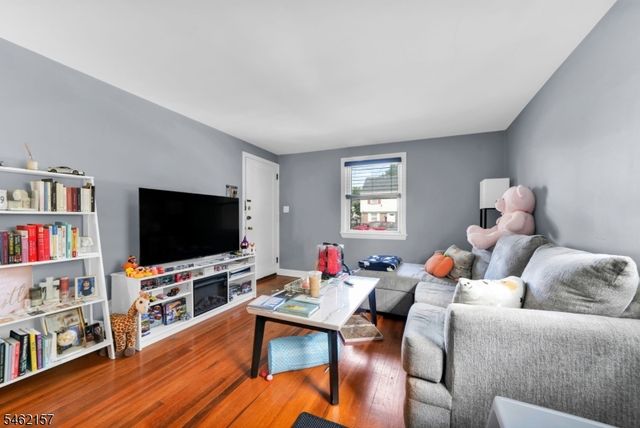 33 E 7Th St, Clifton City, NJ 07011