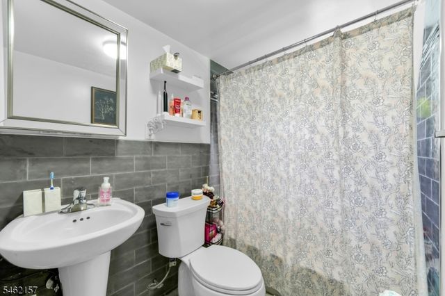 33 E 7Th St, Clifton City, NJ 07011