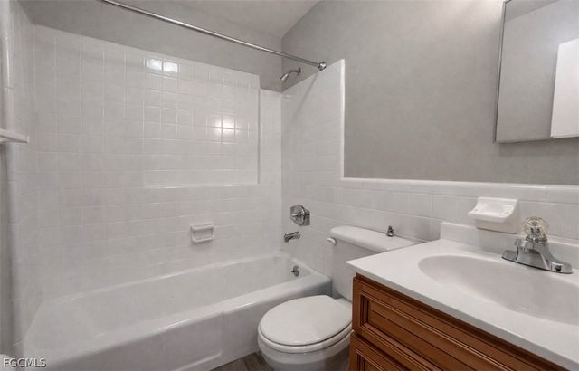 1107 SE 46th LN B, Cape Coral, FL 33904