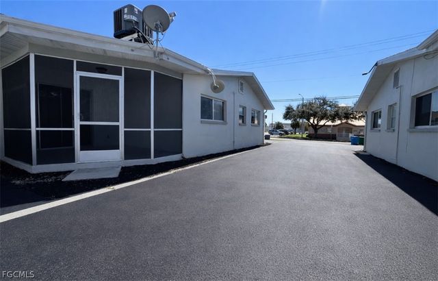 1107 SE 46th LN B, Cape Coral, FL 33904