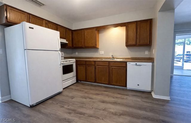 1107 SE 46th LN B, Cape Coral, FL 33904