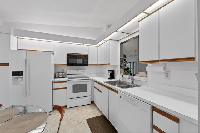 6272 Kings Gate Circle, Delray Beach, FL 33484