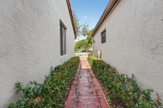 6272 Kings Gate Circle, Delray Beach, FL 33484