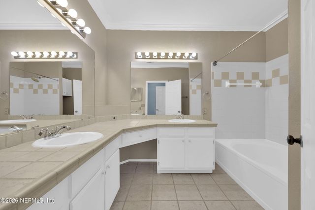 13810 SUTTON PARK Drive 122, Jacksonville, FL 32224