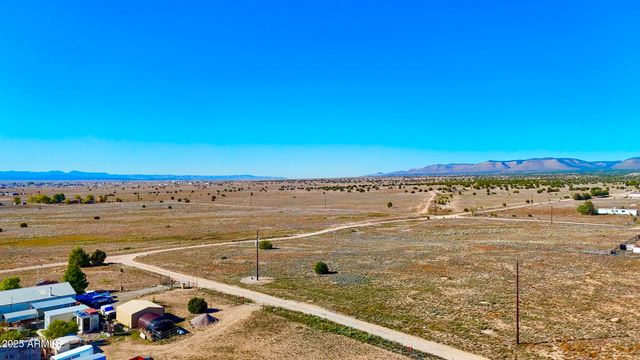 870 W IRIS Road 6, Paulden, AZ 86334