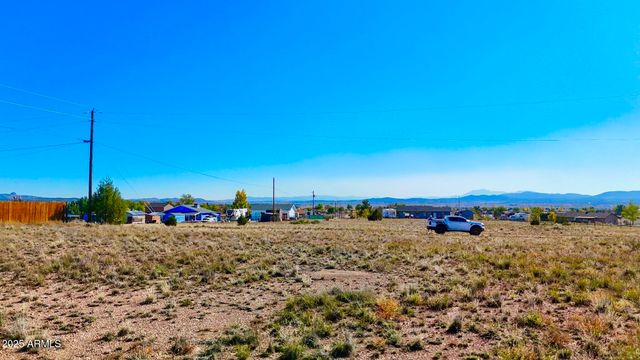 870 W IRIS Road 6, Paulden, AZ 86334