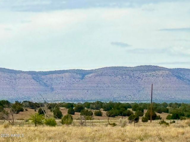 870 W IRIS Road 6, Paulden, AZ 86334