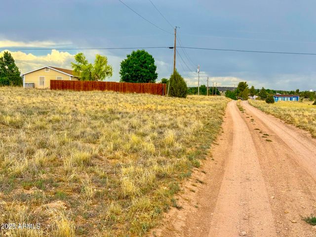 870 W IRIS Road 6, Paulden, AZ 86334
