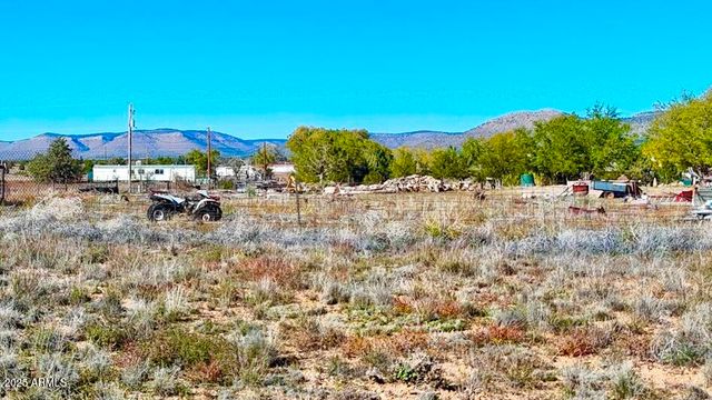 870 W IRIS Road 6, Paulden, AZ 86334