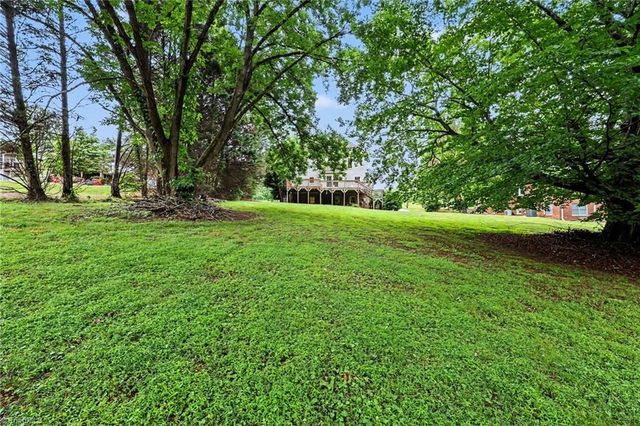 7060 Bridgewood Road, Clemmons, NC 27012