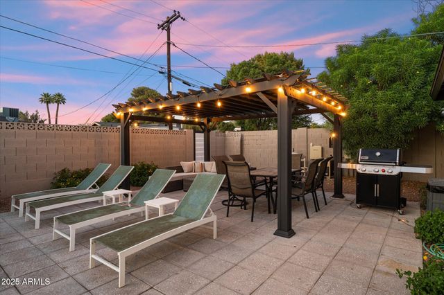 3802 E PICCADILLY Road, Phoenix, AZ 85018