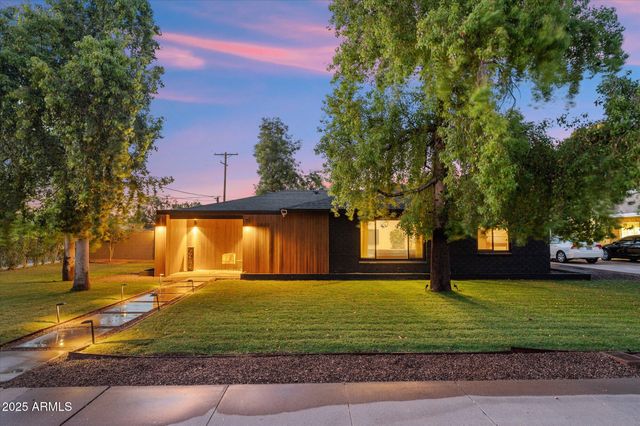 3802 E PICCADILLY Road, Phoenix, AZ 85018