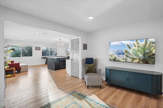 3802 E PICCADILLY Road, Phoenix, AZ 85018