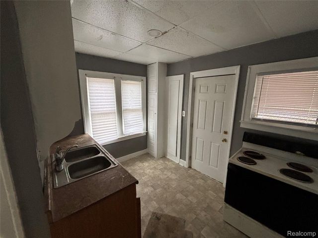 14227 Glenfield Street, Detroit, MI 48213