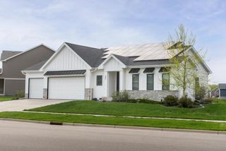 409 Peterson Trail, Oregon, WI 53575