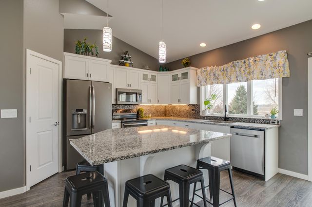 657 Westminster Drive, Moorhead, MN 56560