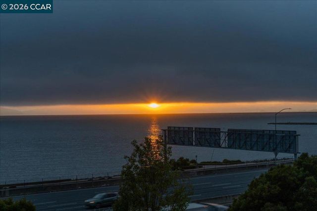 6363 Christie Ave 406, Emeryville, CA 94608