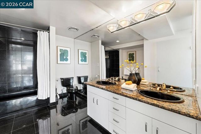 6363 Christie Ave 406, Emeryville, CA 94608