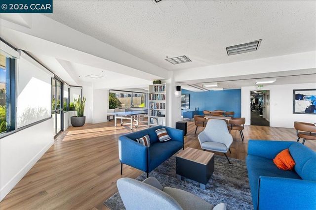 6363 Christie Ave 406, Emeryville, CA 94608