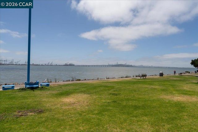 6363 Christie Ave 406, Emeryville, CA 94608