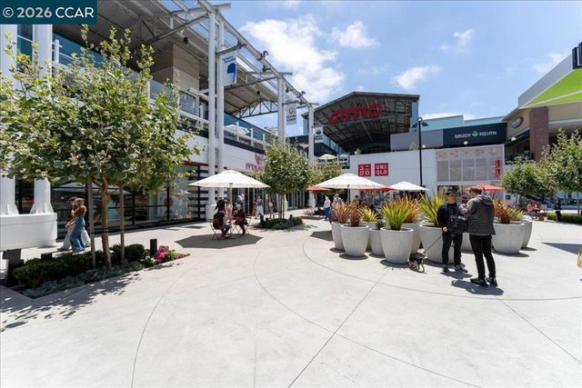 6363 Christie Ave 406, Emeryville, CA 94608