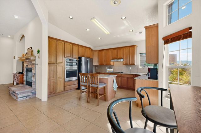 8700 Desert Rain Road NW, Albuquerque, NM 87120