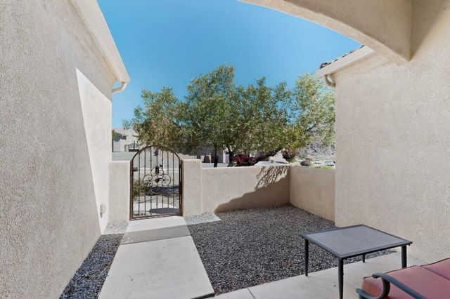 8700 Desert Rain Road NW, Albuquerque, NM 87120